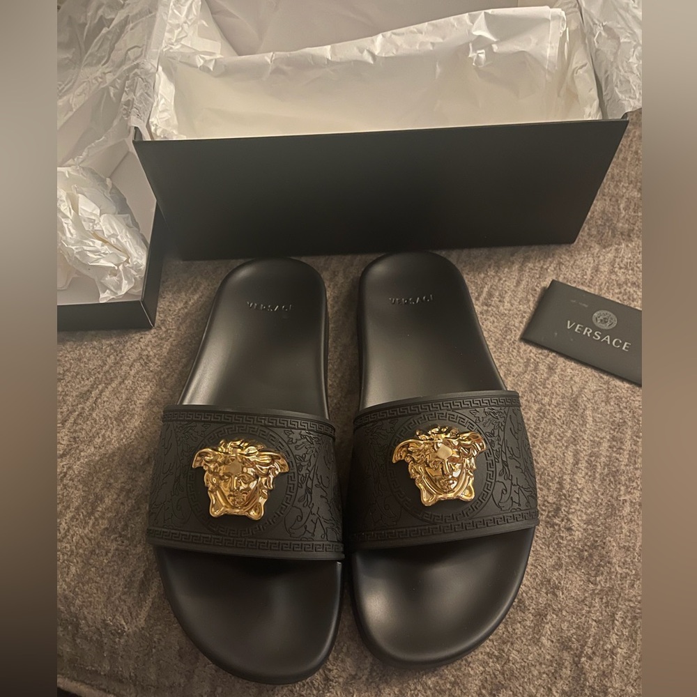 NIB Women’s Versace Size 41 Black Pool Slides